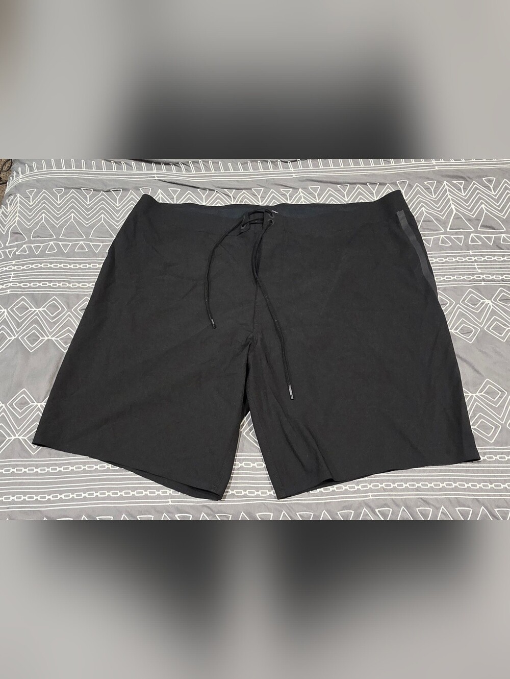 Vuori Mens Knox Black Boardshorts Size 38